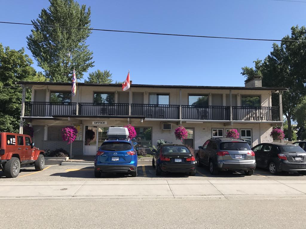 Polson Park Motel Vernon Exterior photo