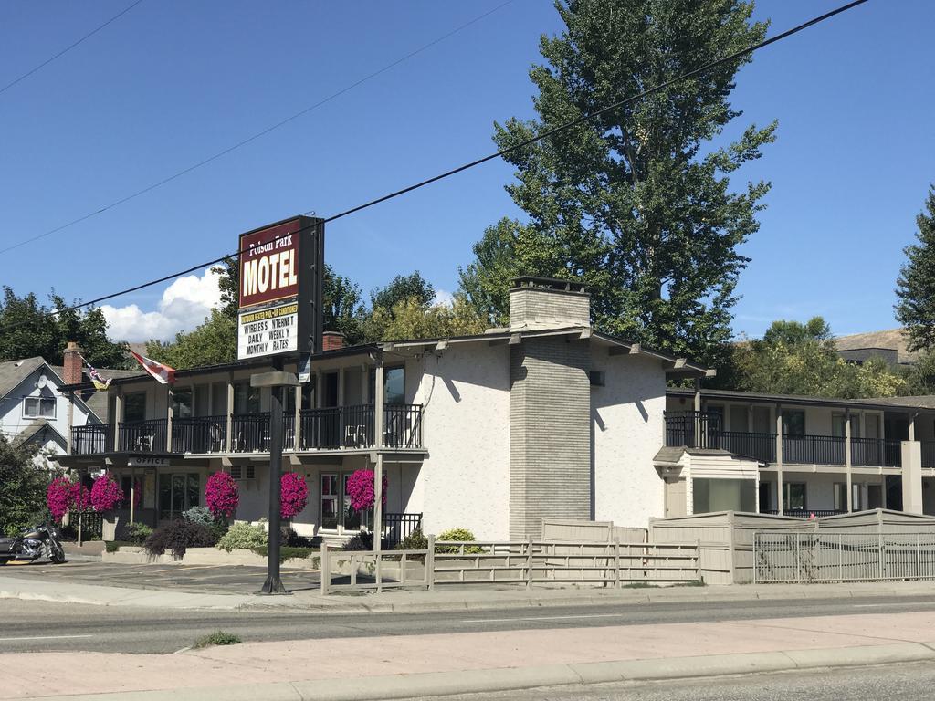 Polson Park Motel Vernon Exterior photo