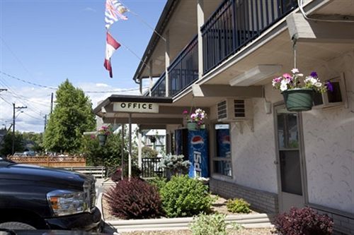 Polson Park Motel Vernon Exterior photo