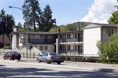 Polson Park Motel Vernon Exterior photo