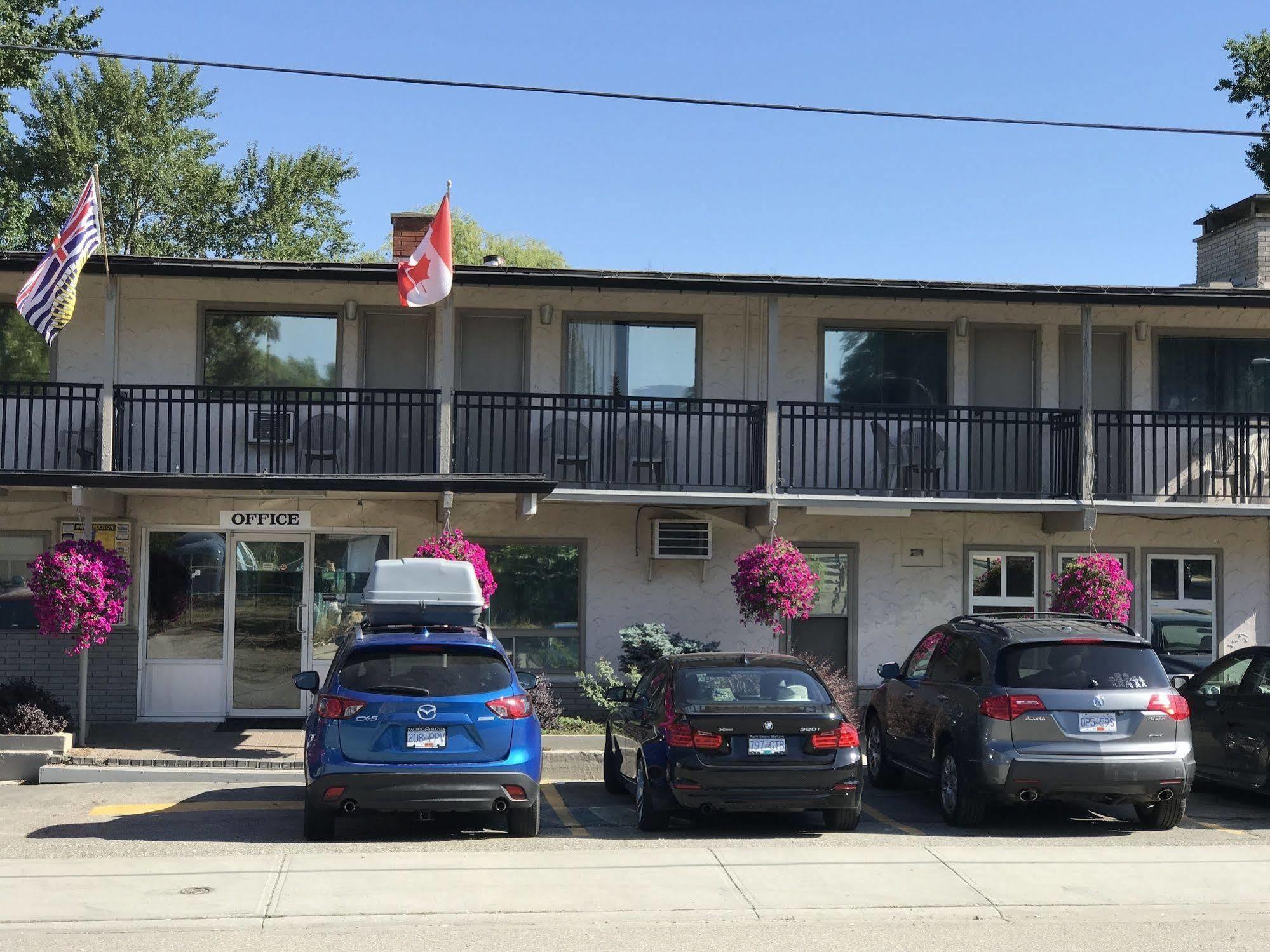 Polson Park Motel Vernon Exterior photo